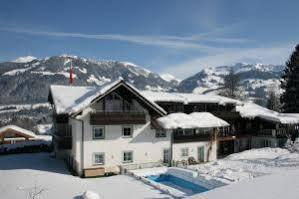 Hotel Hahnenhof Kitzbühel Exterior foto